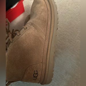Ugg Chuka Boots Women’s Size 9